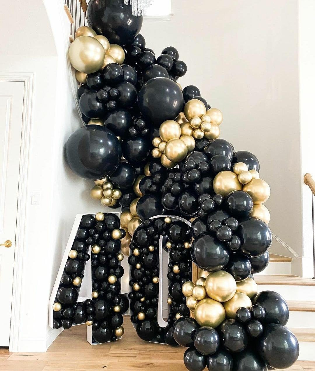 Ballons Noir et Or Arche,90 Pièces Métalliques Latex Ballon Or Noir Blanc  Ballons Kit pour Mariage, Anniversaire,Retraite, Baby Shower, Halloween