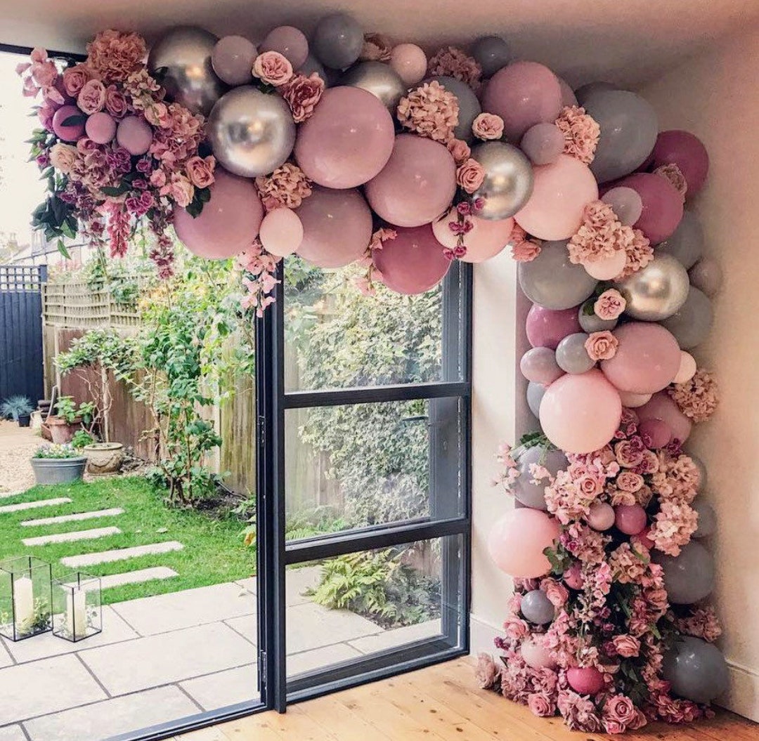 Ballon arch outlet