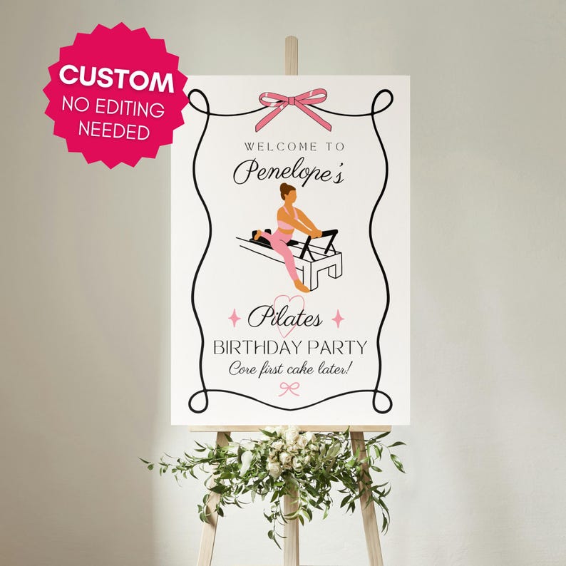 Może przedstawiać: Biały znak na sztaludze z napisem "WELCOME TO Penelope's Pilates BIRTHDAY PARTY Core first cake later!" czcionką w kolorze czarnym. R&oacute;żowa kokarda i ilustracja osoby ćwiczącej Pilates znajdują się r&oacute;wnież na znaku. R&oacute;żowa gwiazda z napisem "CUSTOM NO EDITING NEEDED" znajduje się w lewym g&oacute;rnym rogu.