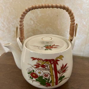 Théière vintage japonaise Edsin avec fleurs de bambou et anse en osier