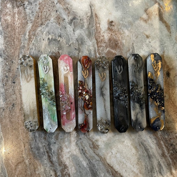 mezuza moderna de resina de geoda