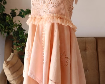 Túnica rústica chic hecha a mano - vestido shabby chic reciclado - estilo cottagecore - atuendo para festival de hadas