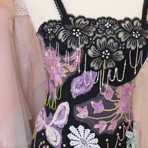 Robe noire perlée de fée - robe de soirée brodée unique en son genre - Boho chic - inspiration vintage - art vestimentaire recyclé conte de fées