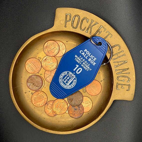 Police Call Box - Dr. Who Hotel Style Keychain
