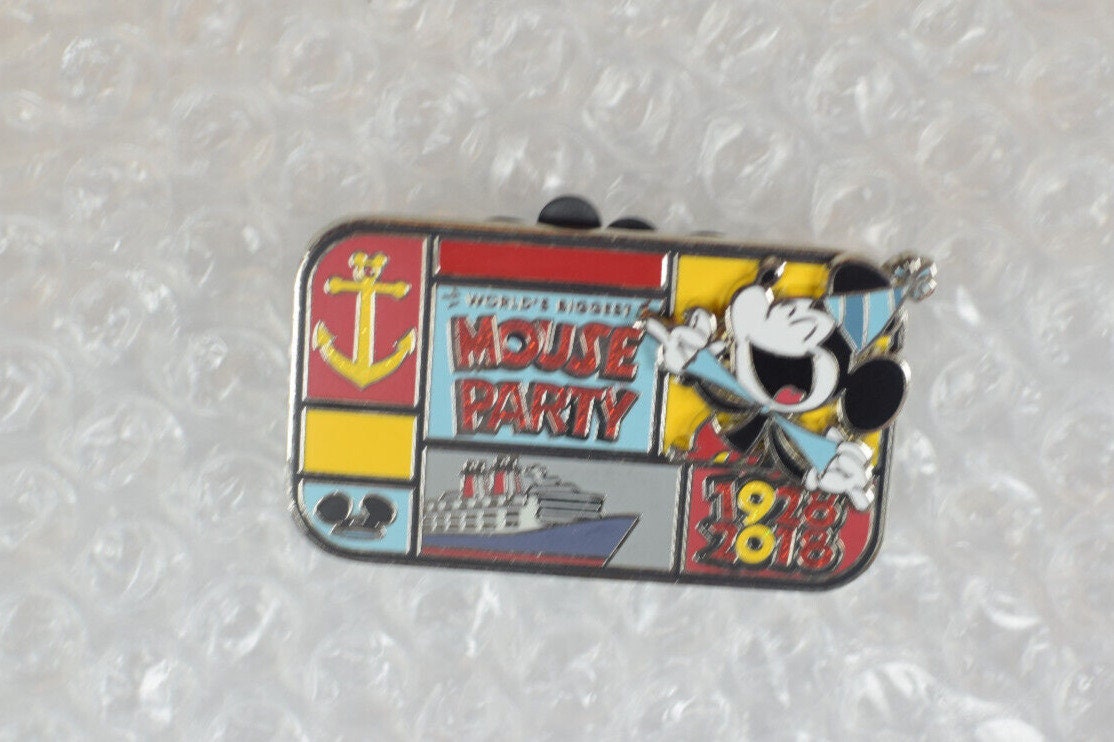Iron on patches - Mickey Mouse 90 Years 01 Mickey & Minnie nineties special  Edition Disney - red - 6,4 x 6,4 cm - Application Embroided badges