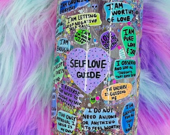 Bicchiere in vetro: abbraccia la cura di sé e l'amore per se stessi