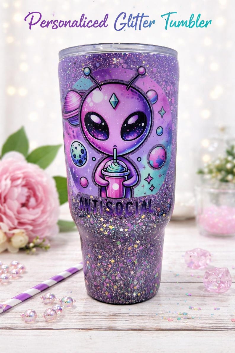 Bicchiere glitterato alieno viola / Tazza spaziale antisociale / Acciaio inossidabile da 40 once / Estetica galattica carina / Regalo per introversi immagine 1