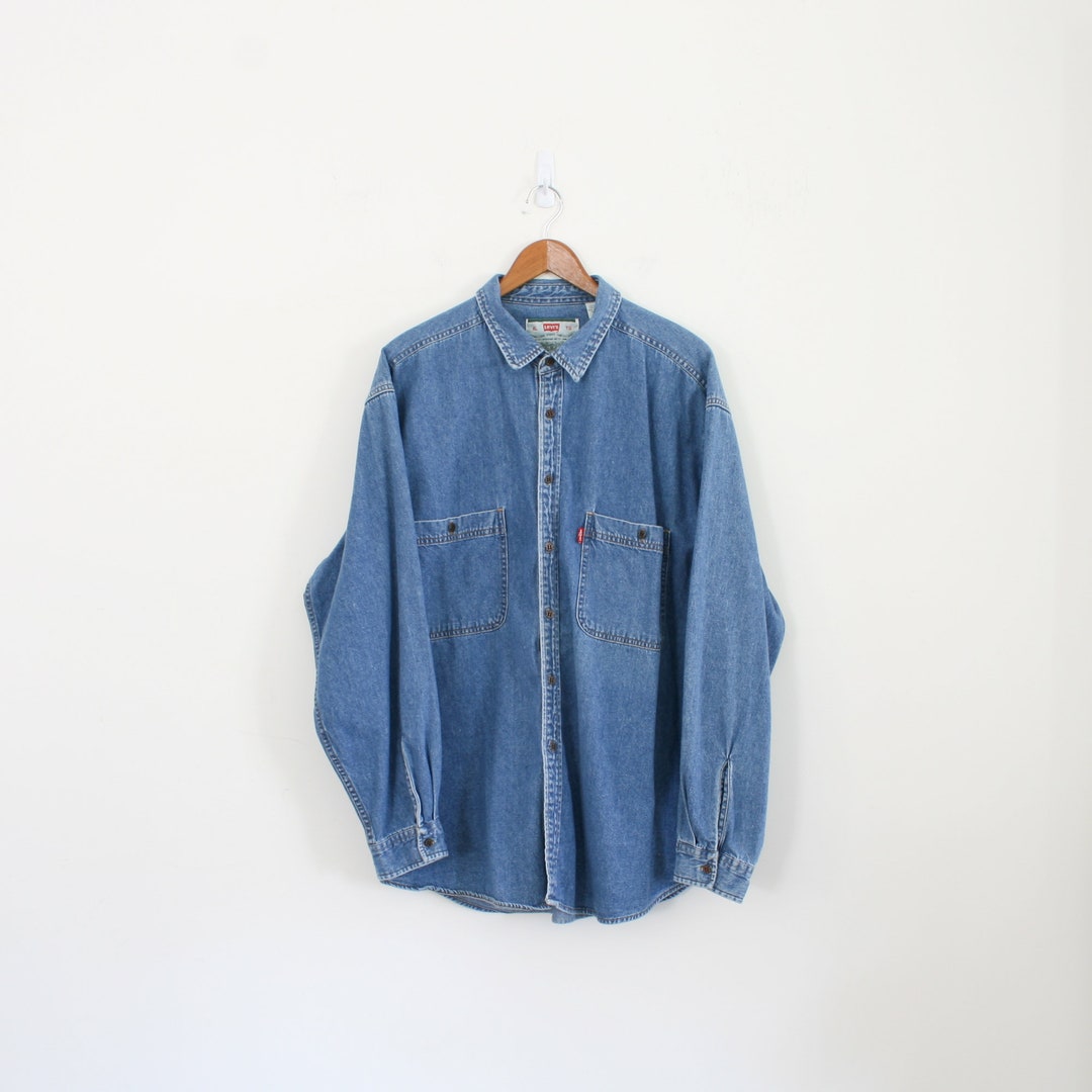 Vintage Levi's Denim Shirt, Size XL, Red Tab, Boyfriend, Oversize, Double Chest Pocket, 100% Cotton.