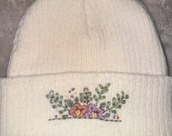 手刺繍の花柄幼児用ビーニー