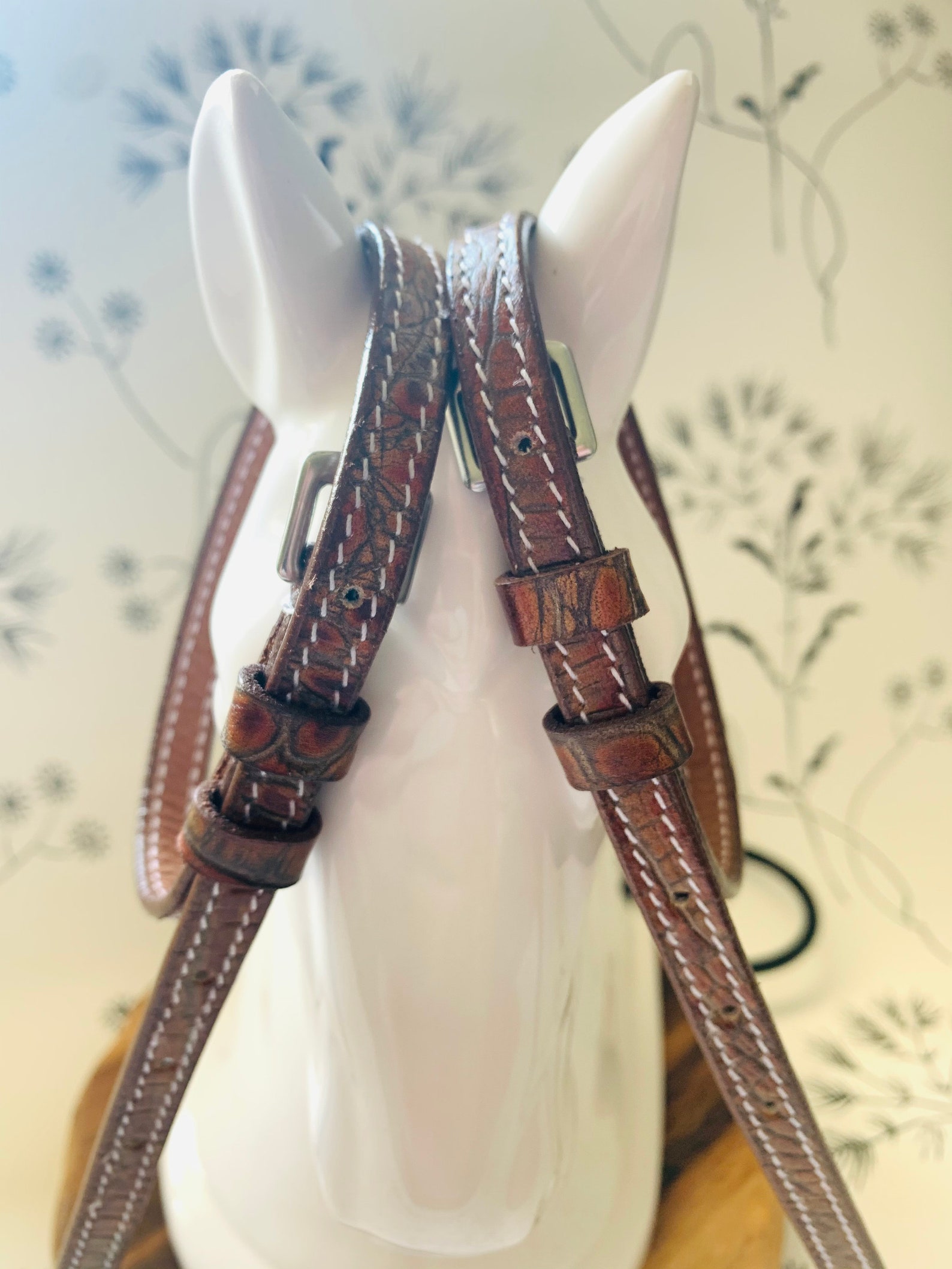 Cream croc pattern leather spur straps Etsy