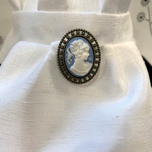 Cameo cabochon style dressage stock tie pin