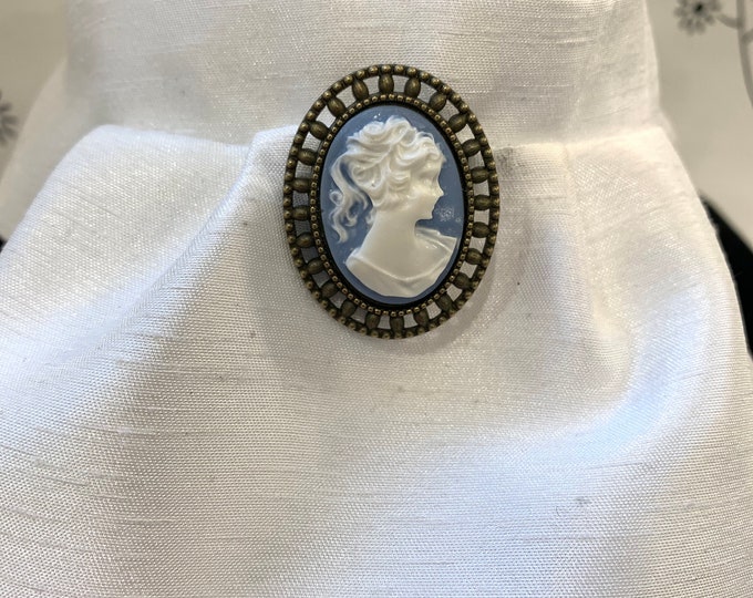 Cameo cabochon style dressage stock tie pin