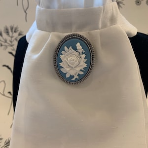 Cameo stock tie pin floral