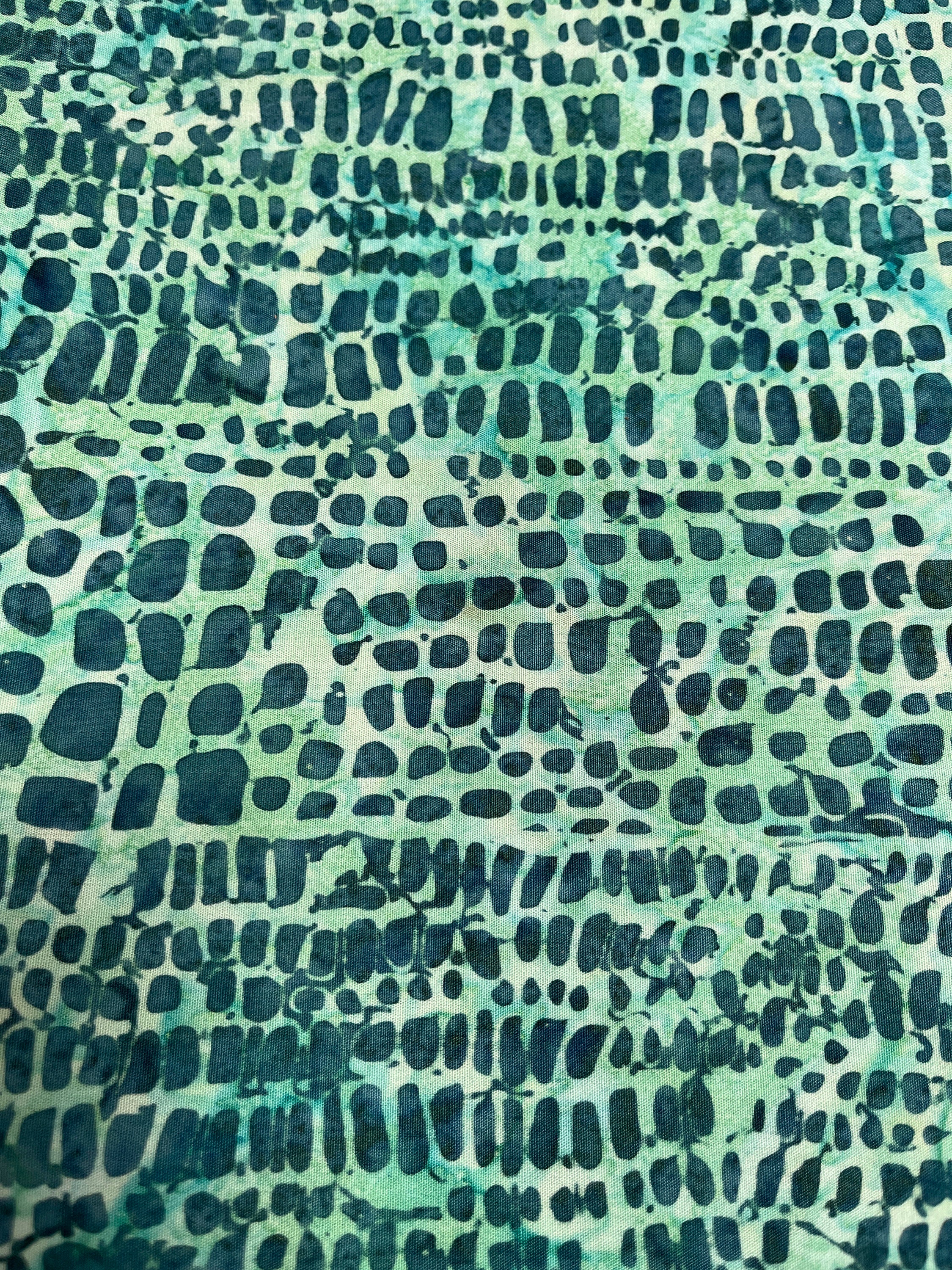 #『Southern blue 』　カノコダカラ貝 Batik Bayou Blues Seafoam BTHH1235 Teal BTY or BTHY - Etsy