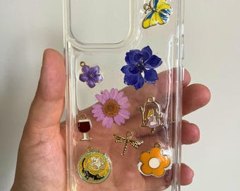 Funda artesanal para iPhone 13 Pro: Resina con dijes, flores y mariposas – Protección completa