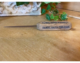 Vintage Advertising Wood Handle Ice Pick | Daniel Radiator Corp | Primitive Ice Box | Farmhouse Kitchen | Vintage Kitchen Decor