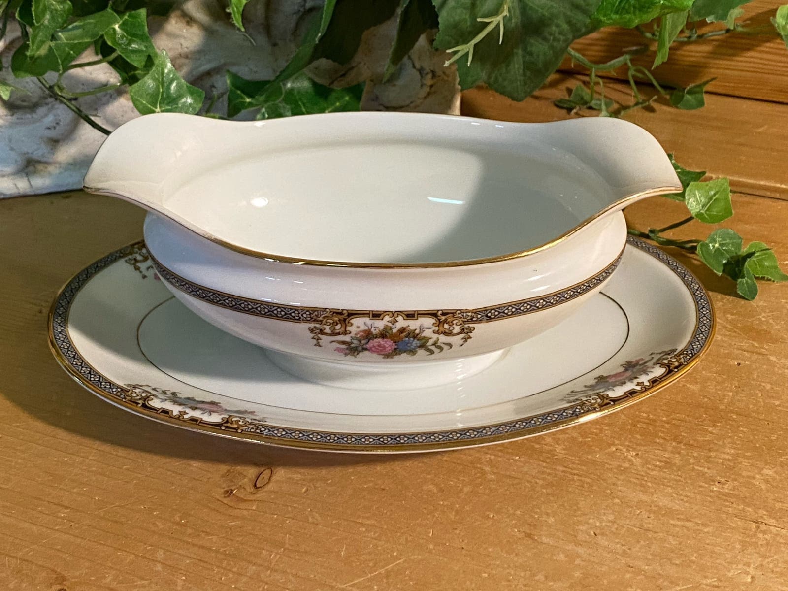 Noritake Rose Gravy