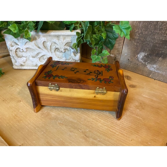 Vintage Music Notes Wooden Cedar Music & Jewelry Box … Gem