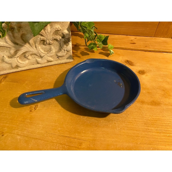 Vintage Small Blue Enameled Cast Iron Skillet | Cast Iron Frying Pan | Fry Pan | Farmhouse Kitchen Decor | Cottagecore | Rustic Cabin Decor