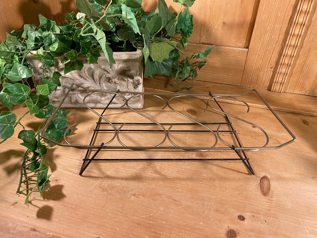 Curated visual reference: Picture Idea: Vintage Metal Barware Glasses Carrier