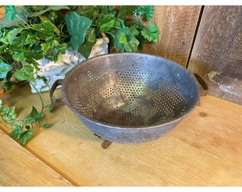 Vintage Aluminum Star Colander with Feet | Vintage Star Strainer with Patina | Farmhouse Kitchen Decoration | Vintage Kitchen Decor