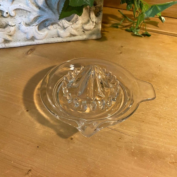 Vintage Clear Glass Juicer | Manual Juicer | Orange, Lemon, Lime | Vintage Citrus Juicer | Cottagecore Kitchen | Farmhouse Shelf Decor