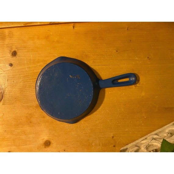 Vintage Cast Iron Skillet Frying Pan Medium Kitchen Cooking Country Decor 