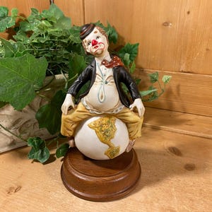 Vintage Ceramic Clown Music Box | Circus Clown Figurine Sitting On A Globe | Albert Price | 1980 | Send In The Clowns | Retro Shelf Decor