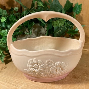 Vintage Ceramic Pink Flower Basket | Hull Pottery | 65-8 | Floral Basket | USA | Cottagecore Table Decor | Mardi Gras Granada | Shabby Chic