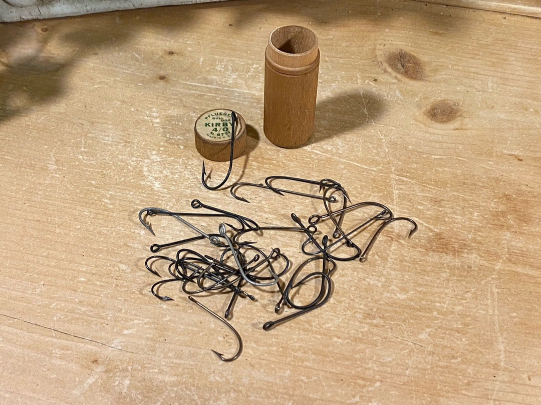 2 boîtes de poisson vintage Pflueger Hande-Pak avec hameçons