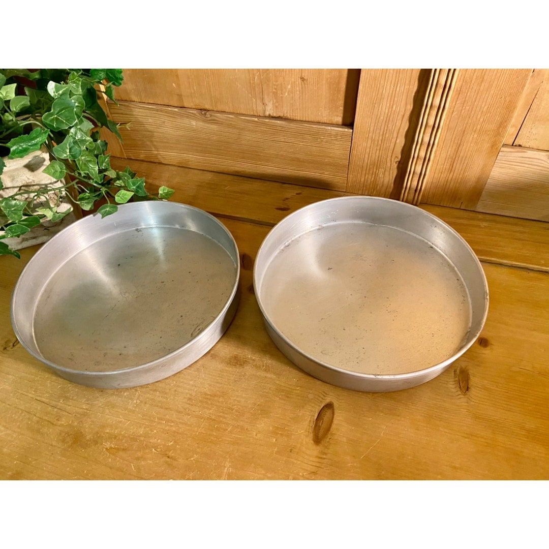 Vintage Round Layer Cake Pans Set of 2 Mirro 5376M Round Metal Cake