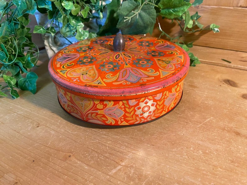 Vintage Tin: Hallmark Round Red Flowered Tin Vintage Advertising 250 x BC702-3 Kitchen Shelf Decor 1970s Tin Box with Patina image 4