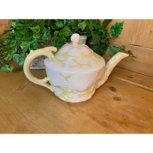 Vintage White Belleek Ireland Limpet Teapot w/ Lid | Irish Yellow | Coastal | Clam Shell | Coral Handle | Cottagecore | Seashells