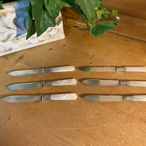 Vintage Mother of Pearl Handle Knives - Set of 6 | E. Jaccard Jewelry Co | Antique Table Knife Set | Victorian Flatware