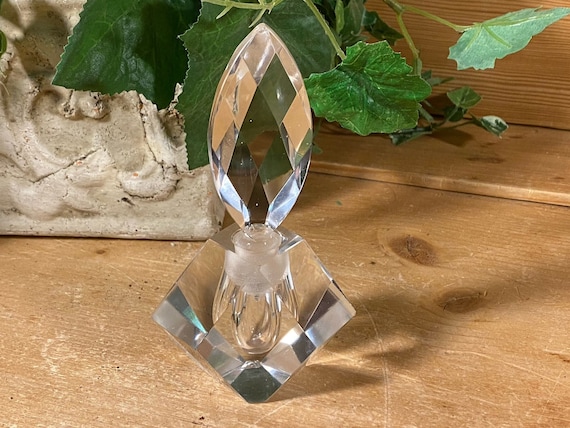 Vintage Diamond-Cut Glass Perfume Bottle with Stopper | Art Decor Vanity Decor | Shabby Chic Dresser Decor | Boudoir Decor | Academia Decor