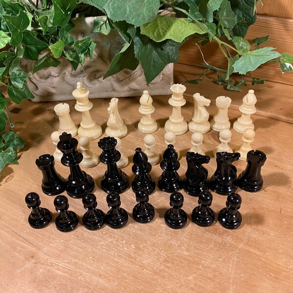 Vintage Black + White Chess Pieces (no board) | Plastic Chess Pieces w/ Felt Bottoms | Classic Board Game Pieces | Black White Chess Pieces