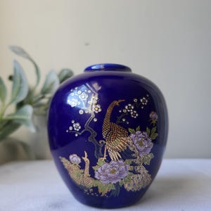 淡い青色 陶器 花瓶 花と鳥の浮彫り 淡い青色 陶器 花瓶 花と鳥の浮彫り 魚の浮彫り陶器壺 ウエッジ