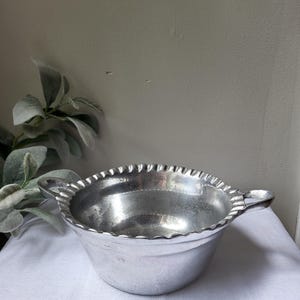 Casted Aluminum Armetale Bowl With Handles and Pie Crust Rim