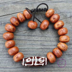 Phoenix Eye Bodhi Seed Bracelet from Nepal With 3-Eye Dzi Bead, Tibetan Wrist Mala for Meditation, Wood Bead Bracelet
