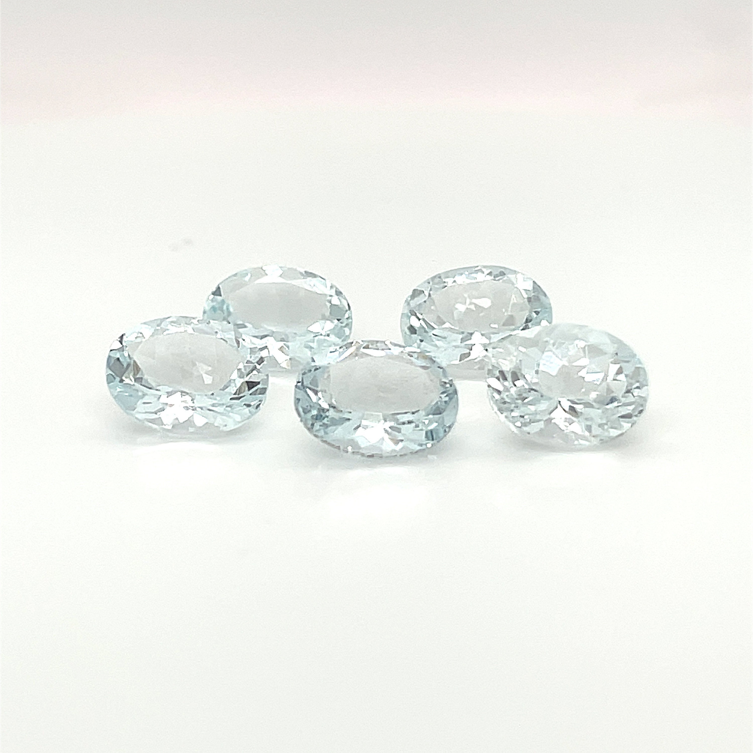 アクアマリン　brilliantカット オーバルブリリアントカットアクアマリン 9 x 7 MM オーバルカット天然