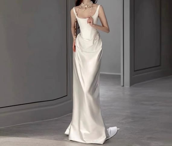 Vestido de fiesta de satén con tirantes sencillos, corsé, corte A