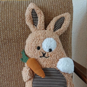 Cuddly toy rabbit Mette with carrot image 2