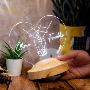 Coppia personalizzata che si tiene per mano, regalo romantico per coppia, regalo per lui e per lei, luce notturna a LED per coppie, regalo di fidanzamento, regalo di San Valentino