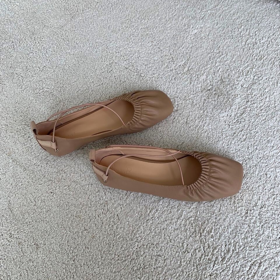 flat ballet shoes