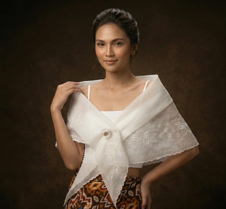 White Filipiniana Alamapay