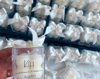 Elegant Wedding Candle Favors: Bubble Scent, Satin Ribbon & Pearl