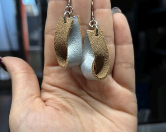 Minimalist Leather Earrings – Lightweight Brown Dangle Earrings – Modern Boho Jewelry – Handmade Scandinavian Style