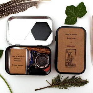 Divination travel altar, 7 items, mini witch kit, witch box in small box, mini pendulum Tarot of Marseille mini cauldron evil eye