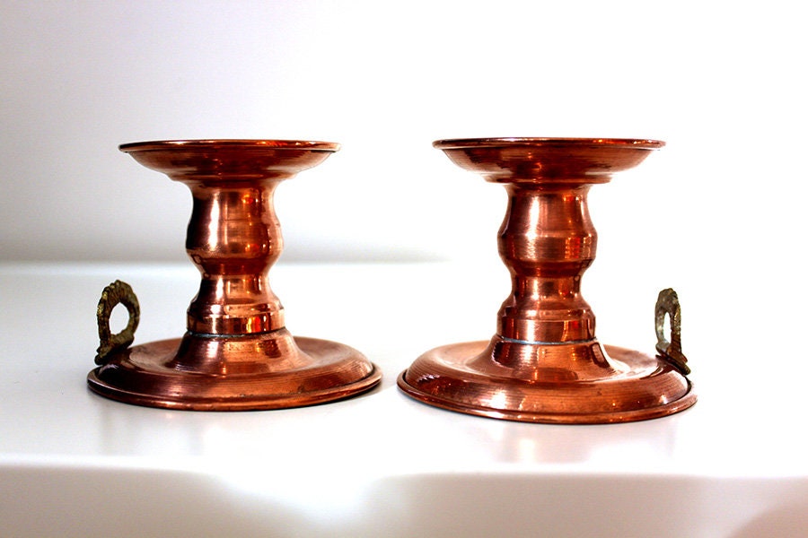 Une Paire de Bougeoirs Anciens en Laiton - Antiquité Vintage Français Années 1970 Autel Rituel Sorci