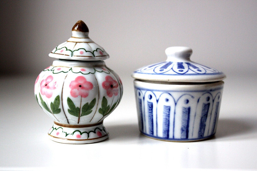 Deux Pots à Encens en Porcelaine - Artisanat Vintage Français 1970 Ancienne Bonbonnière Autel Sorciè